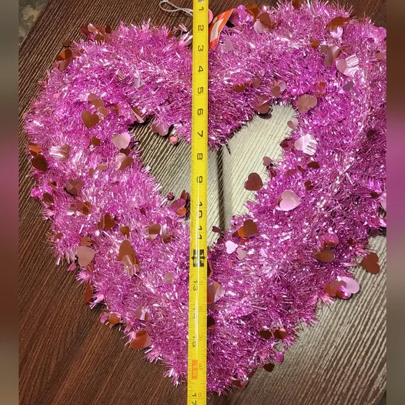 Pink heart-shaped tinsel wreath, 17" diameter, built-in hook, NEW! plastic frame - Picture 3 of 5